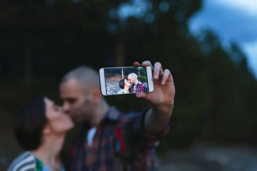 Narcissist Kissing Selfie