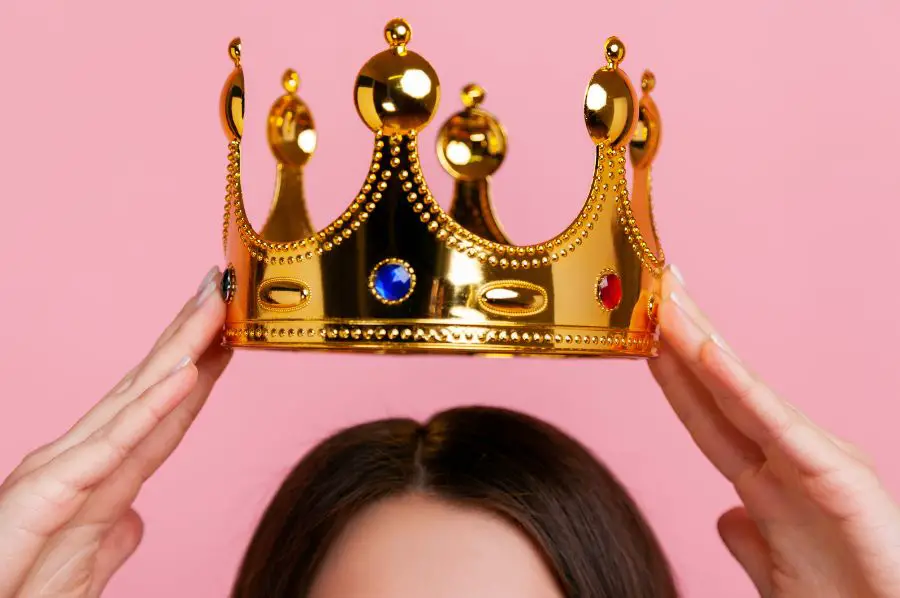 Narcissist, crown, power, fame, success